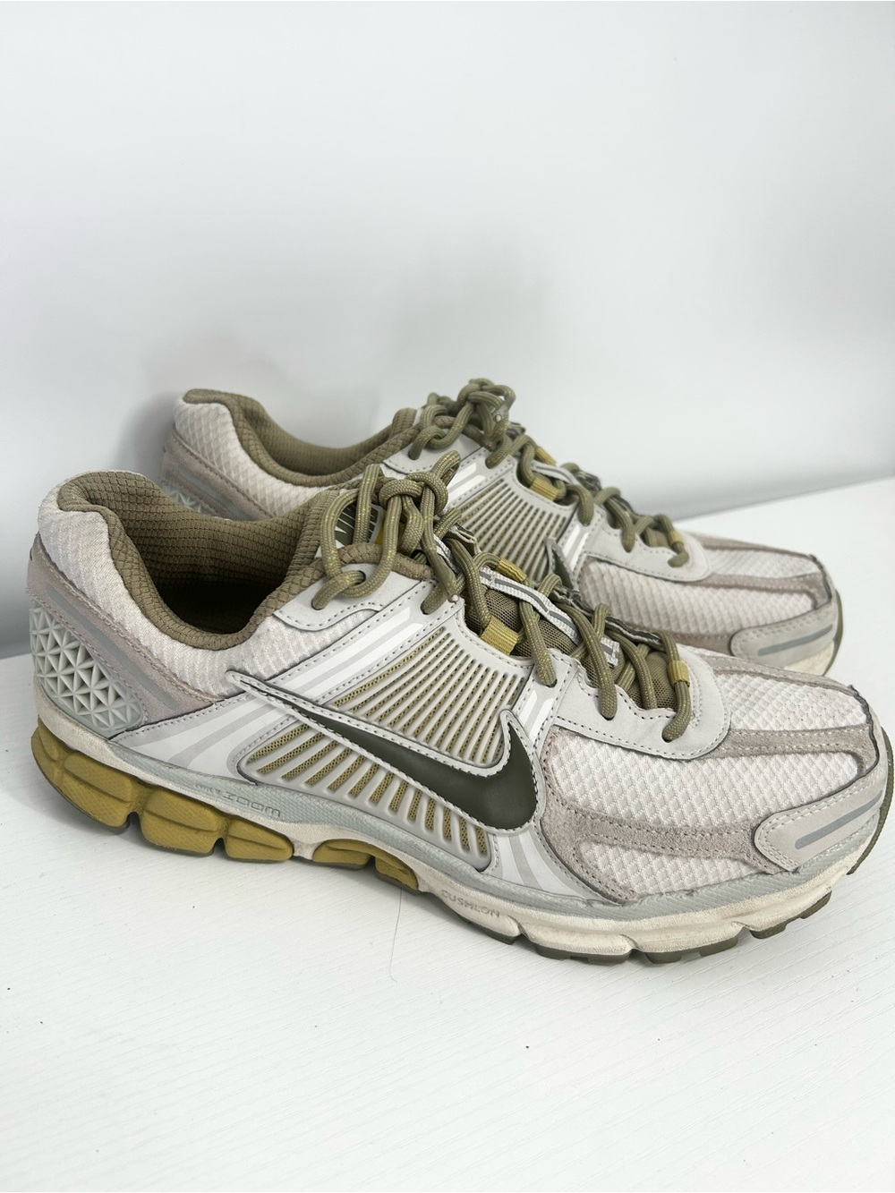 Nike Zoom Vomero 5 Running Shoes Sneakers FV0397-001 Men's Size 9/women 10.5